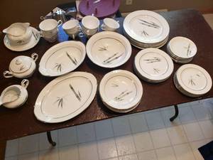 lot 74 image: Vintage Yamaka Japan Mandarin Bamboo Pattern China Set