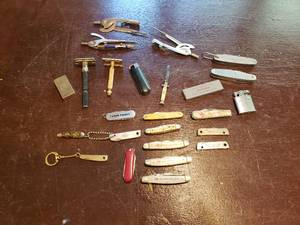lot 85 image: Pocket Knives, Razors, Compasses