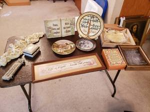 lot 99 image: Table of Decor