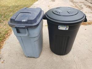 lot 111 image: Lot of 2 Garbage Cans with Lids