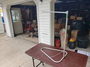 lot 115 image: Hanger Item