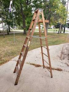 lot 117 image: Wood Step Ladder -  77 to the top