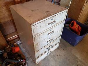 lot 169 image: Garage Cabinet (Contents Sold Seperately)