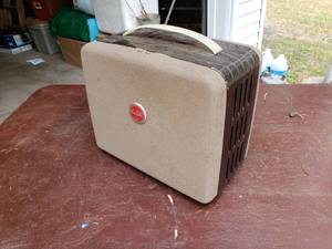 lot 173 image: Kodak Brownie Movie Projecter