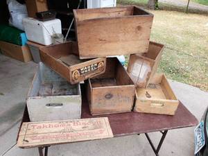 lot 174 image: Vintage Wooden Boxes
