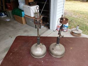 lot 175 image: Vintage Coleman Quicklite Lamps