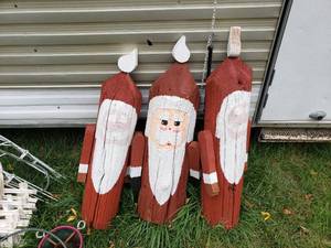 lot 191 image: Lot of 3 Telephone Pole Santas
