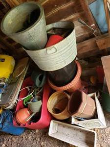 lot 199 image: Outdoor Flower Pots, Various Sizes