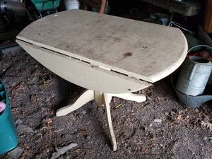 lot 203 image: Drop Leaf Table
