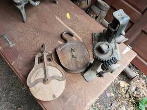 lot 212 image: Vintage Pulleys and Jacks