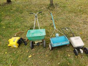lot 215 image: Lawn Spreaders