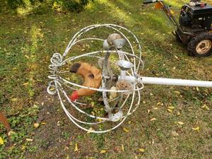 lot 237 image: Spinning Rooster Yard Ornament on Heavy Pipe