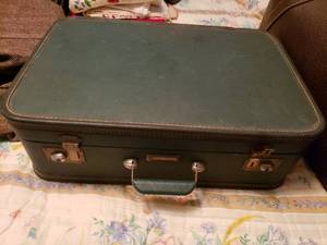 lot 248 image: Lot of 3 Vintage Suit Cases