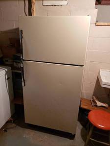 lot 107 image: Montgomery Ward Refrigerator