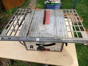 lot 171 image: 10 Shopcraft Table Saw