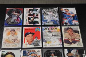 lot 21 image: Harmon Killebrew Minnesota Twins Baseball Card Lot  16 Cards