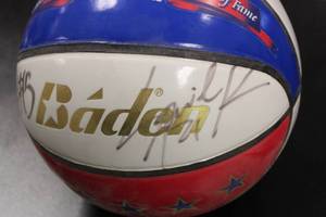 lot 30 image: 2002 Basketball Hall of Fame Harlem Globetrotters Full Size Basketball