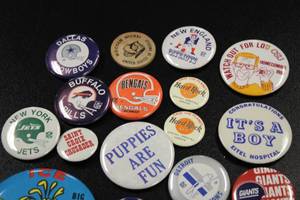 lot 44 image: Vintage PinPinback Lot  18 Pins