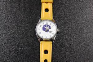 lot 45 image: Vintage Minnesota Vikings Watch  Untested