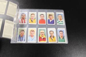 lot 91 image: Vintage 1939 Wills Cigarettes Association Footballers Soccer Trading Card Lot  49 Cards