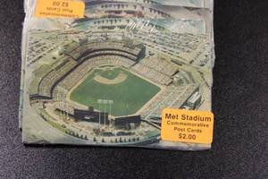 lot 126 image: Vintage 1981 Metropolitan Stadium Postcard Packs  13 Packs of 10 Postcards Deadstock