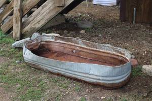 lot 1107 image: GardenFlower Trough