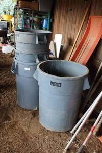 lot 1113 image: Lot of (4) Rubbermaid Brute Plastic Garbage Cans