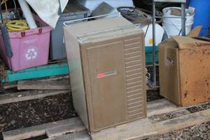 lot 1120 image: Coleman Convertible RefrigeratorHeater