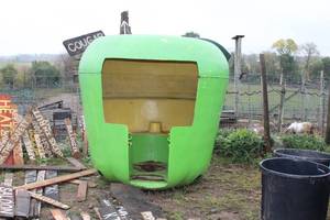 lot 941 image: Green Apple theme Berry-Go-Round