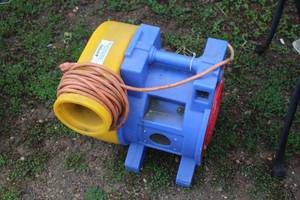 lot 945 image: Tool King Air Eagle Inflatable Blower