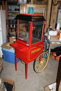 lot 950 image: Paragon International 1100W Popcorn Machine Vendor Cart 1911-4