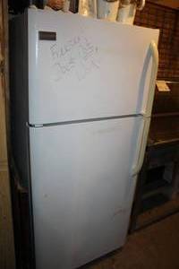 lot 955 image: Frigidaire Refrigerator Freezer