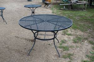 lot 976 image: Metal Patio Umbrella Table