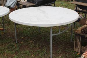 lot 1007 image: Office Star Plastic Folding Table