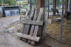 lot 1091 image: Lot of (5) Vintage Rough-Sawn Wood Fence Sections