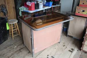 lot 1098 image: Lot of (1) Patio Bar