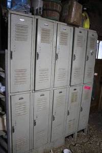 lot 1135 image: Metal Locker Unit 10-door