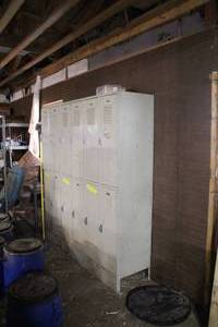 lot 1136 image: Metal Locker Unit 12-door