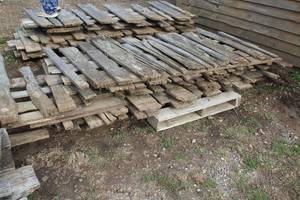 lot 1170 image: Lot of (5) Rough-Sawn Wood Fence Panels