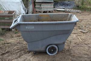 lot 1174 image: Rubbermaid Commercial Poly Wheeled Dumpster