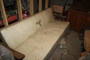 lot 1184 image: Vintage Wagon Wheel Cowboy theme Vinyl CouchFuton