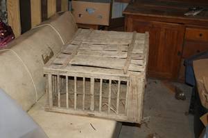 lot 1185 image: Vintage Animal Crate