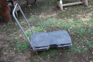 lot 1938 image: Rubbermaid Dolly with Folding Handle 4-wheel
