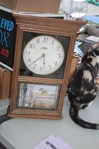 lot 1990 image: Wild Wings Mantle Clock