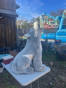 lot 1 image: Stuffed animal house store display