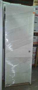 lot 17 image: Bayer, Interior Door. 32  prehung