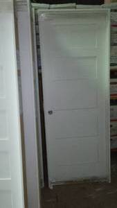 lot 19 image: Bayer, Interior Door. 32  prehung