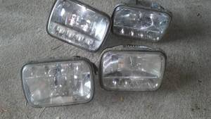 lot 203 image: Semi Tractor Head Lamps (4)