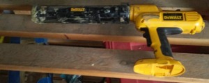 lot 210 image: DeWalt 18V Cordless Adhesive Dispenser. (caulk gun)