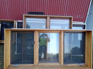 lot 100 image: Wood Windows (4).